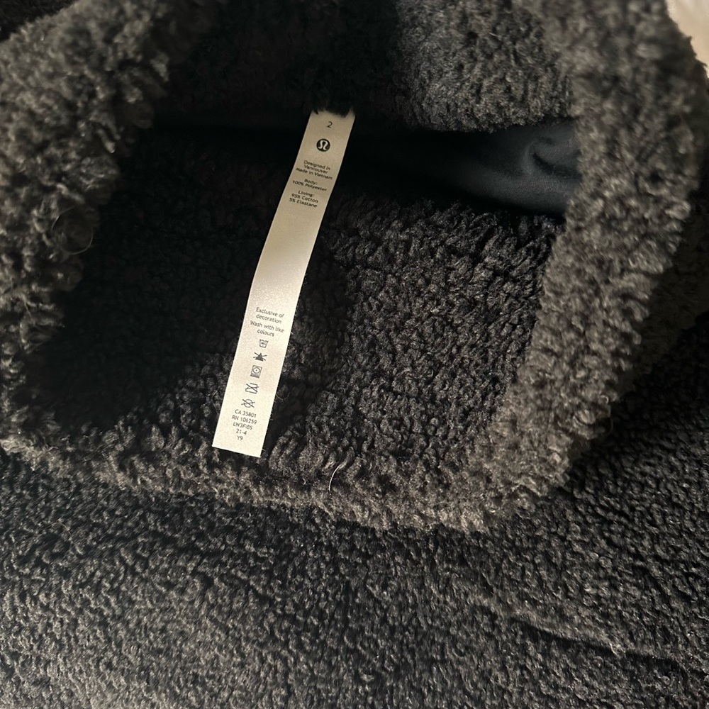 Lululemon Athletica Long Sherpa Pullover Black NEVER WORN